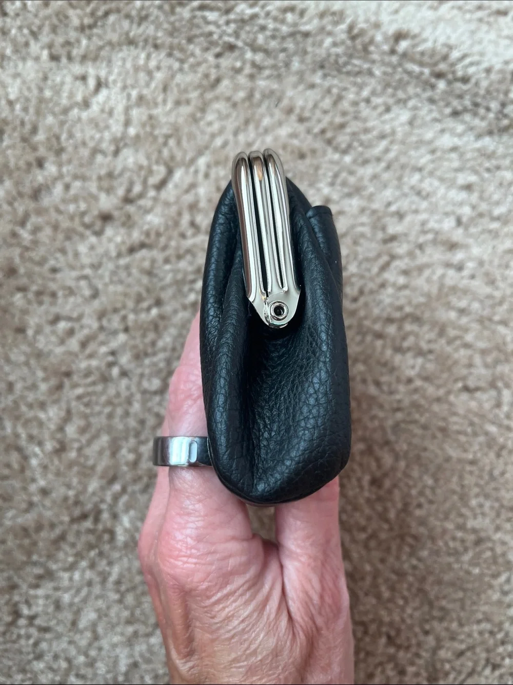 Button 1893 Leather Kisslock Coin Purse